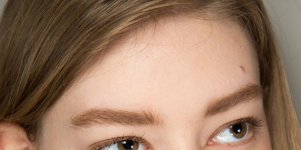 latest beauty trends, fashion, makeup, skincare, modern style, vibrant colors, urban setting